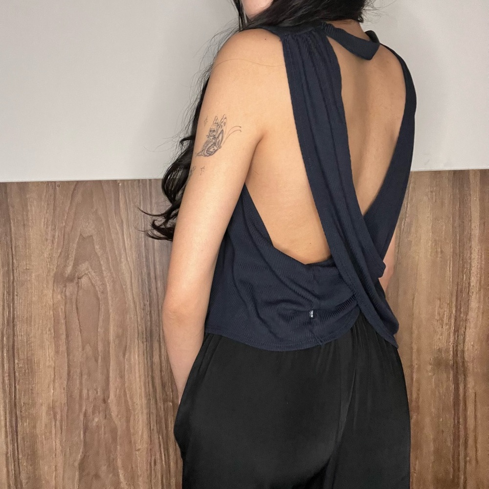 Black Criss-cross Backless Croo Top